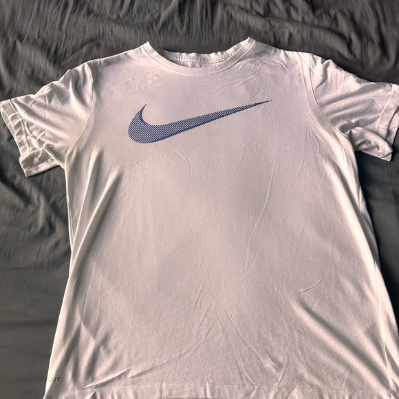 Large Nike shirt bundle - Picture 7 of 11